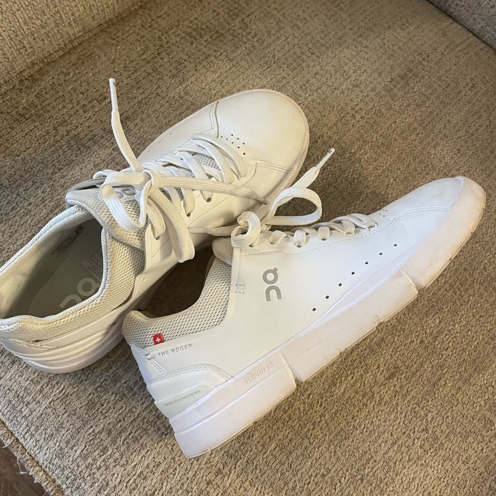 Women’s ON Cloud Roger Advantage
